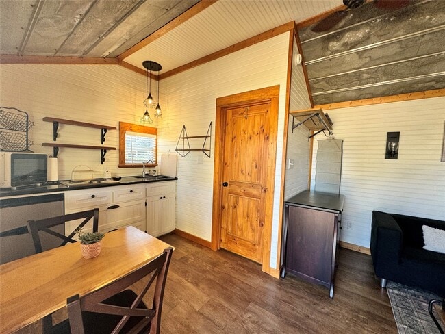 Building Photo - 6055 Trackside Rd