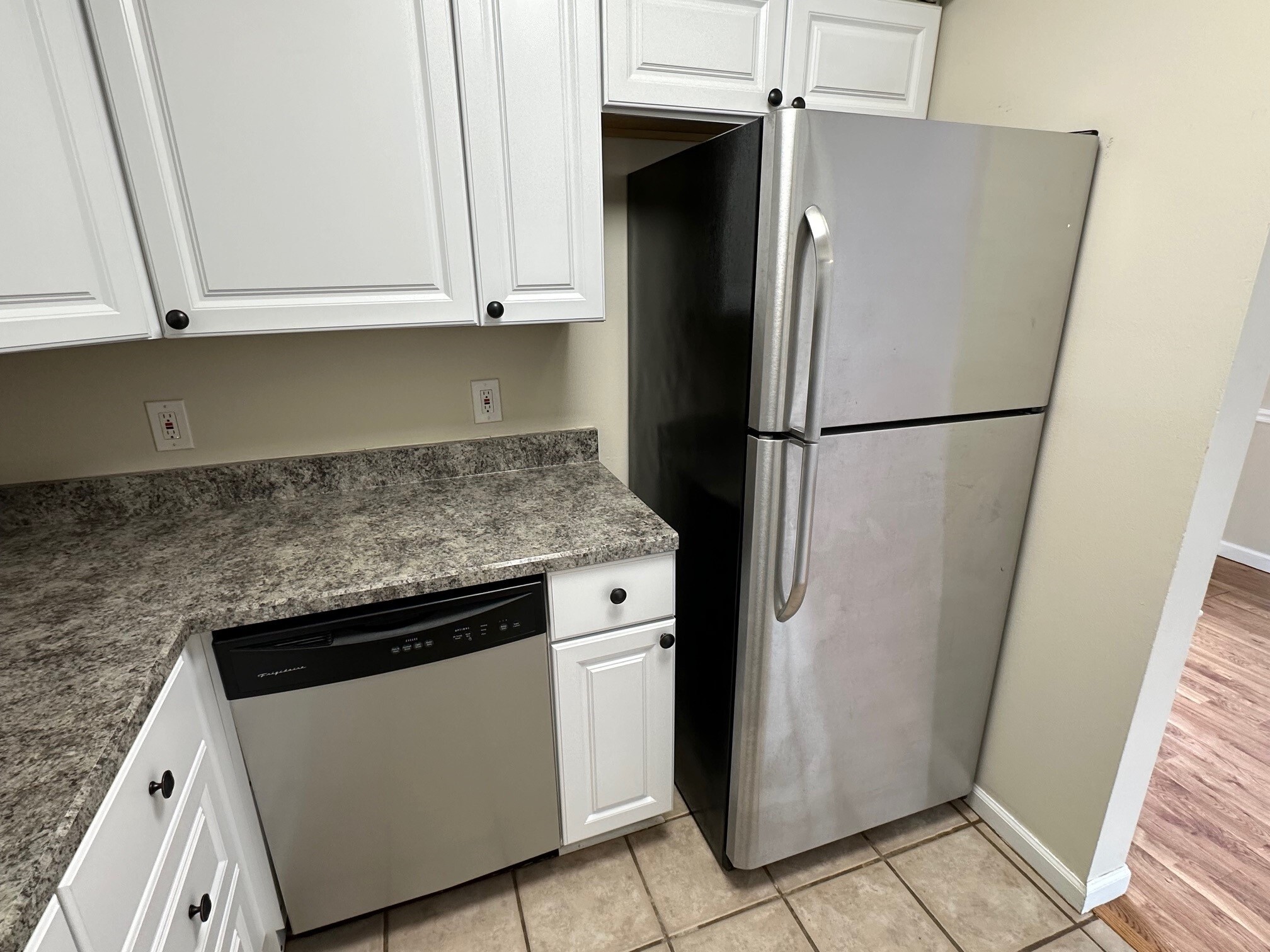 Stainless appliances - 8850 Flamingo Ct