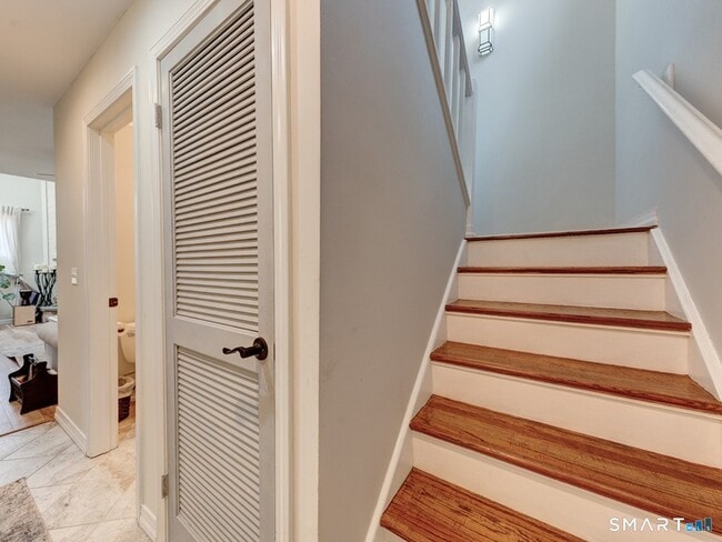 Building Photo - 355 Ledge Dr