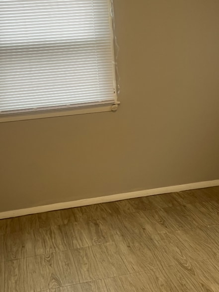 Building Photo - 505 W 53rd Ave