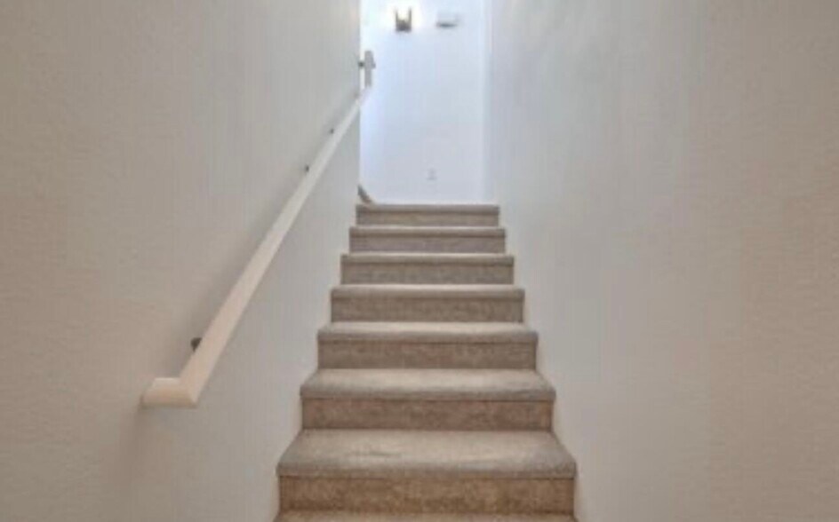 Building Photo - 601 Menaul Blvd NE