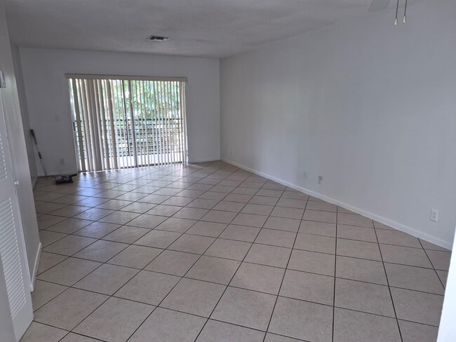 Building Photo - 2966 Coral Springs Dr