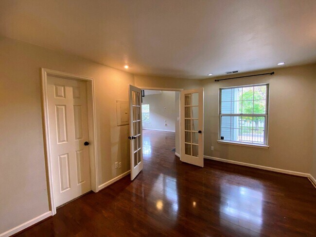 Building Photo - 6701 S Ivy Way