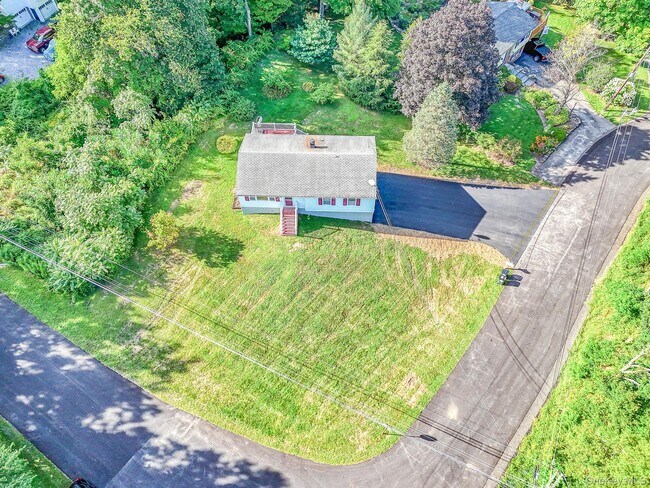 Building Photo - 11 Hudson Bluff Dr