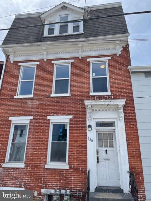 Primary Photo - 220 W College Ave