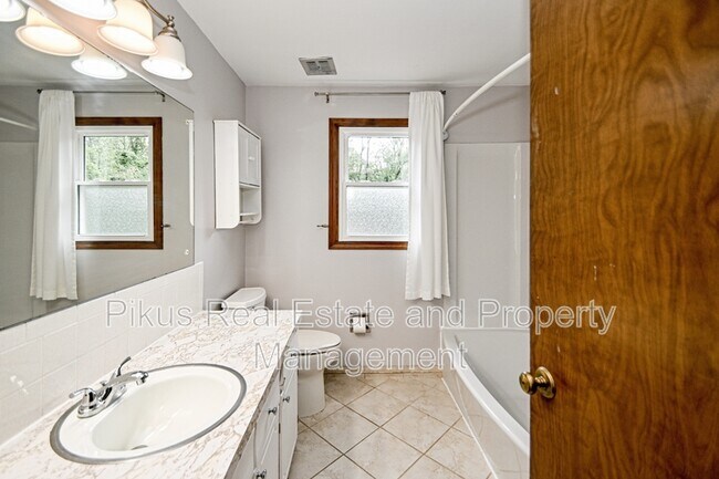 Building Photo - 1280 Linwood Ave SW