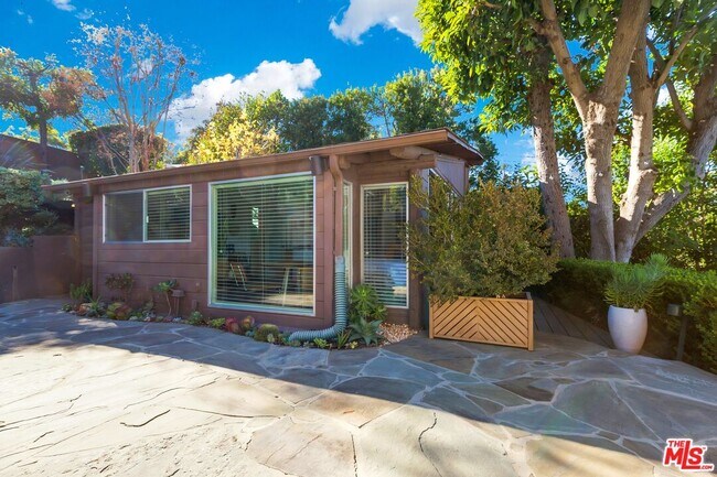 Building Photo - 3601 Berry Dr