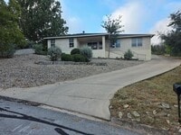 Building Photo - 1303 Malibu Dr