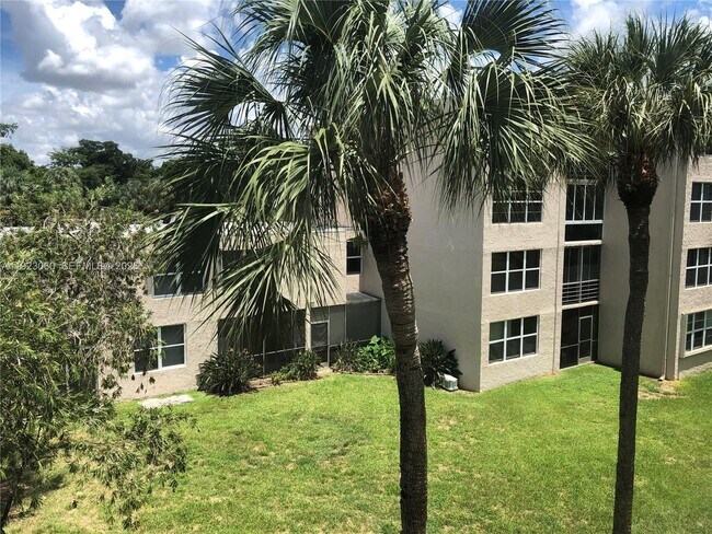 Building Photo - 9441 Evergreen Pl