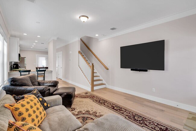 Building Photo - **25% OFF FIRST MONTHS RENT IF YOU OCCUPY ...