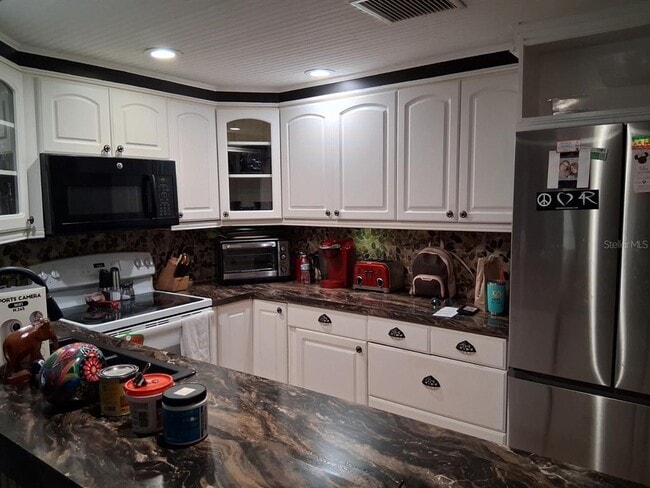 Building Photo - 12213 Saddle Strap Row