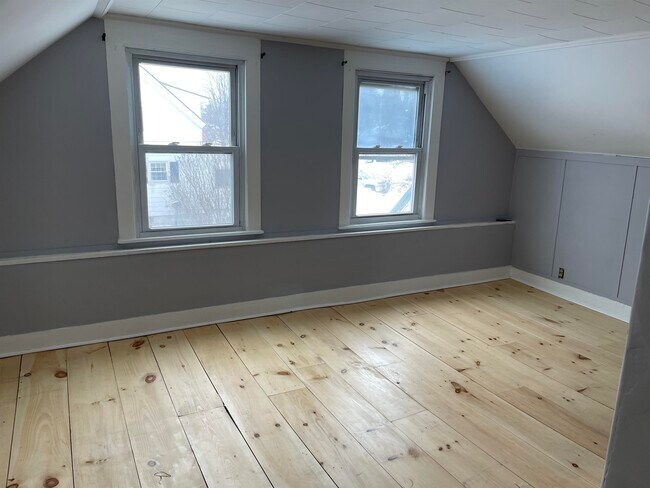 Building Photo - 173 Main St