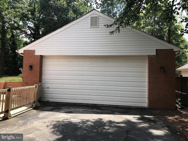 Building Photo - 5504 Old Mill Rd