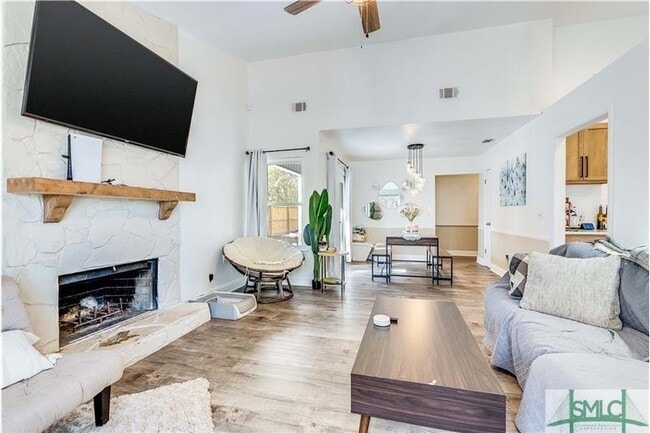 Building Photo - 106 W White Hawthorne Dr