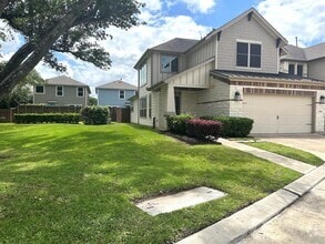Building Photo - 8907 RoseWood Grove Ln