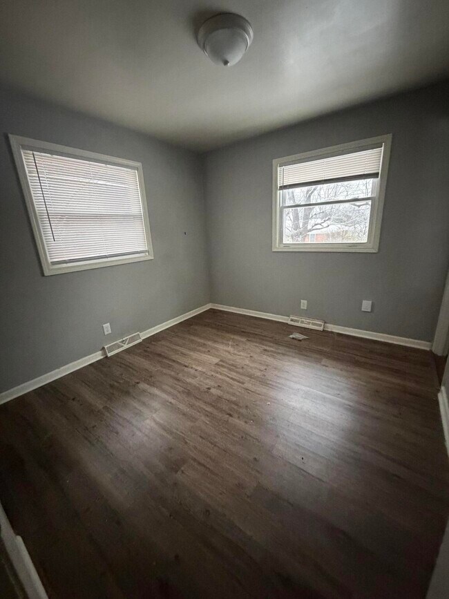 Building Photo - 2060 Alexandria Dr