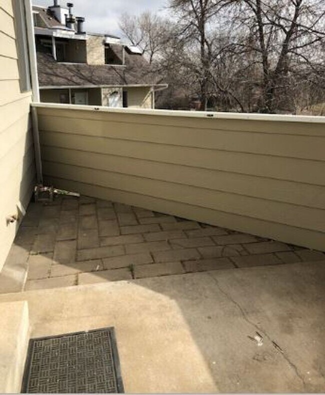 Building Photo - 2 BR/1BA | Fresh and Clean Unit | Front Patio| Fireplace in living room!
