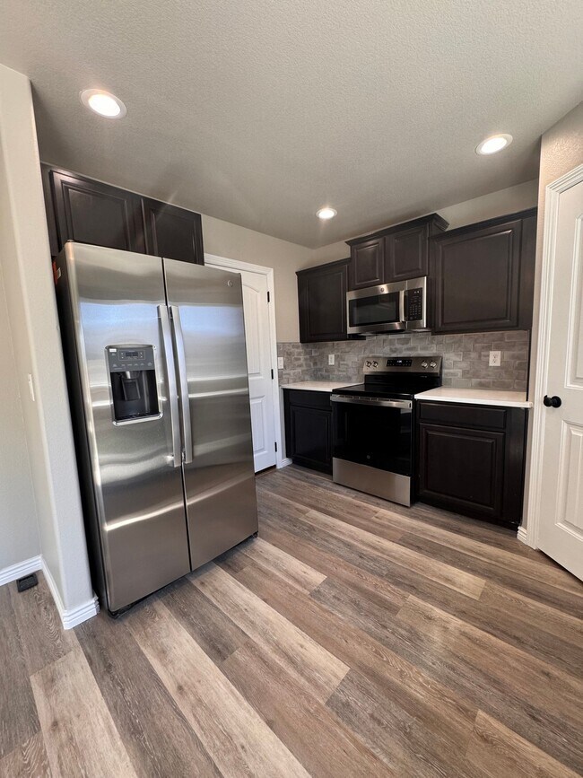 Building Photo - 10885 Matta Dr