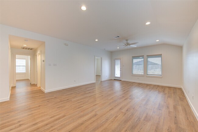 Building Photo - 29418 Emilys Rock Ln