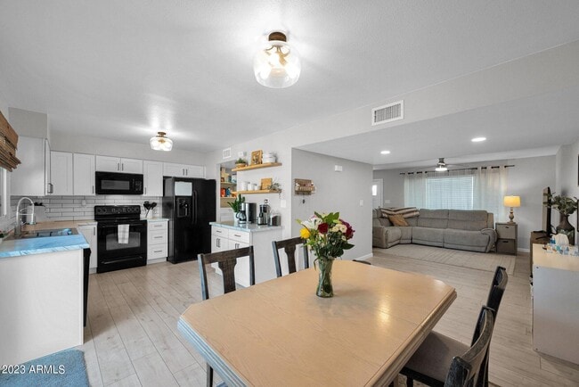 Primary Photo - 1077 E Fremont Dr