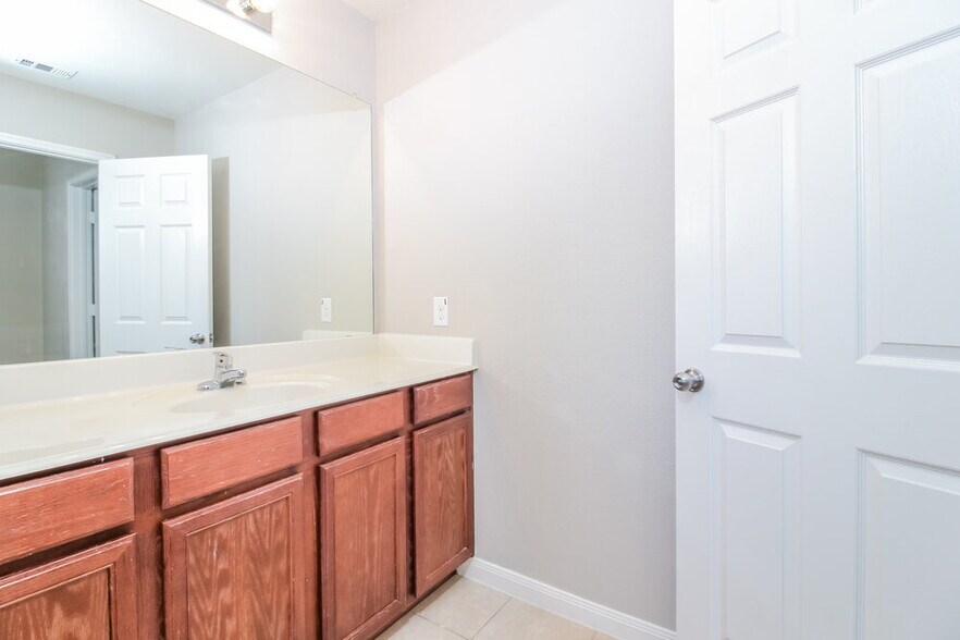 Building Photo - 309 Meadow View Ln