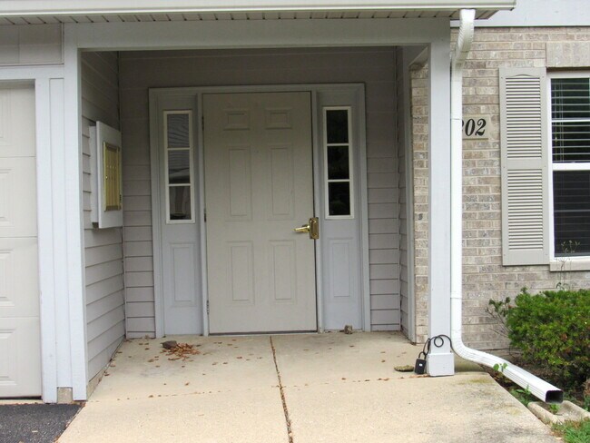 Primary Photo - 1202 N Red Oak Cir