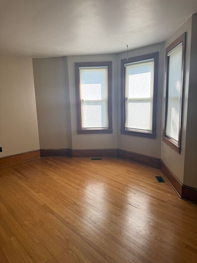 Building Photo - 561 Montgomery Ave