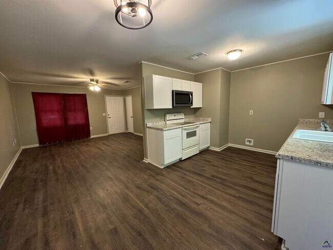 Building Photo - 204 Mike St