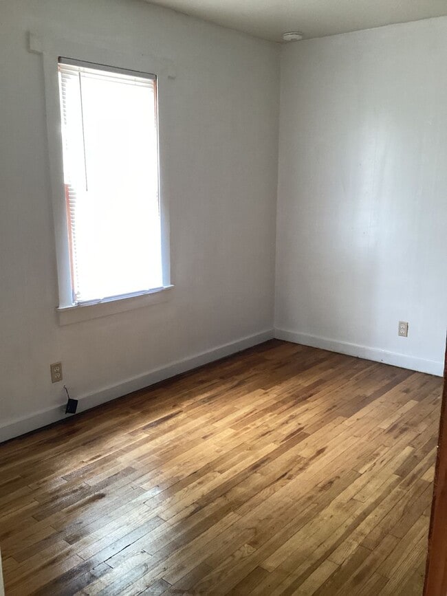 Building Photo - Located in Portales!! Cozy 1 bed apartment!