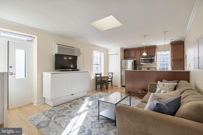 Building Photo - 1716 Pine St