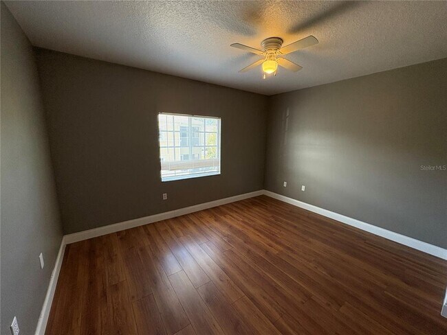 Building Photo - 6413 Hollydale Pl