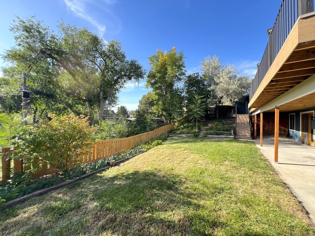 Building Photo - 2909 N Hillway Dr