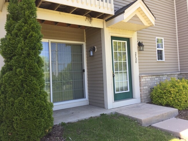 Building Photo - 2778 Hidden Dr