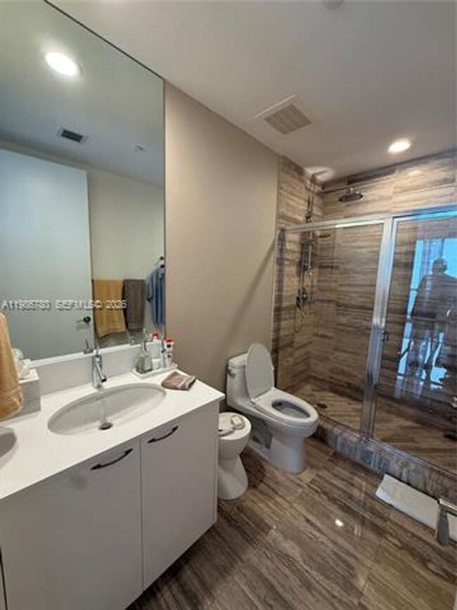 Building Photo - 16001 Collins Ave