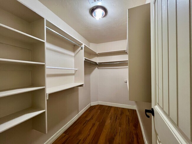 Building Photo - 1604 Dorothy Dr
