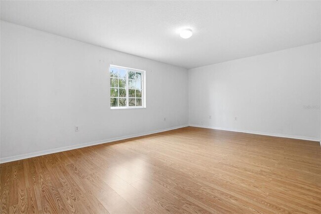 Building Photo - 2631 Queen Alberta Dr