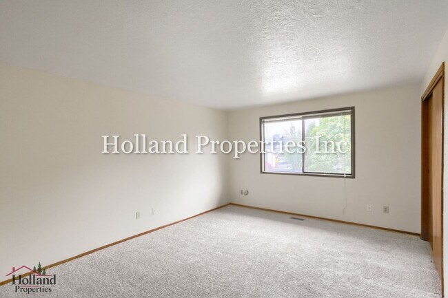 Building Photo - 1717/1719 Springbrook Way