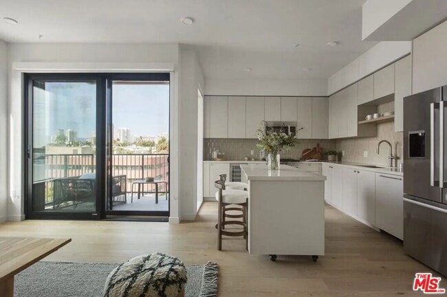 Building Photo - 10310 Santa Monica Blvd