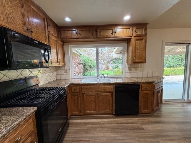 Building Photo - 1428 W Calimyrna Ave