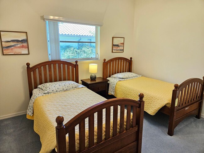 Building Photo - Seasonal Short-Term Private Heated Pool Home with 3 Bedroom, 2.5 Bath, 2 Car Garage in Sorrento W...