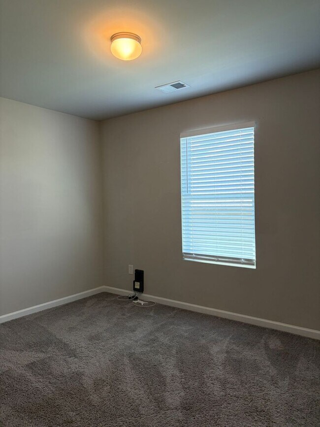 Building Photo - 401 Woodland Trl