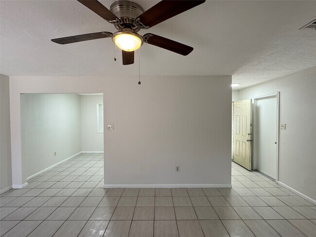 Building Photo - 10942 Beacave Bend Ct