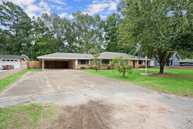 Building Photo - 205 Taft Ave