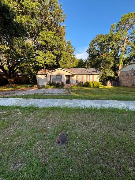 Building Photo - 320 Vanderbilt Dr