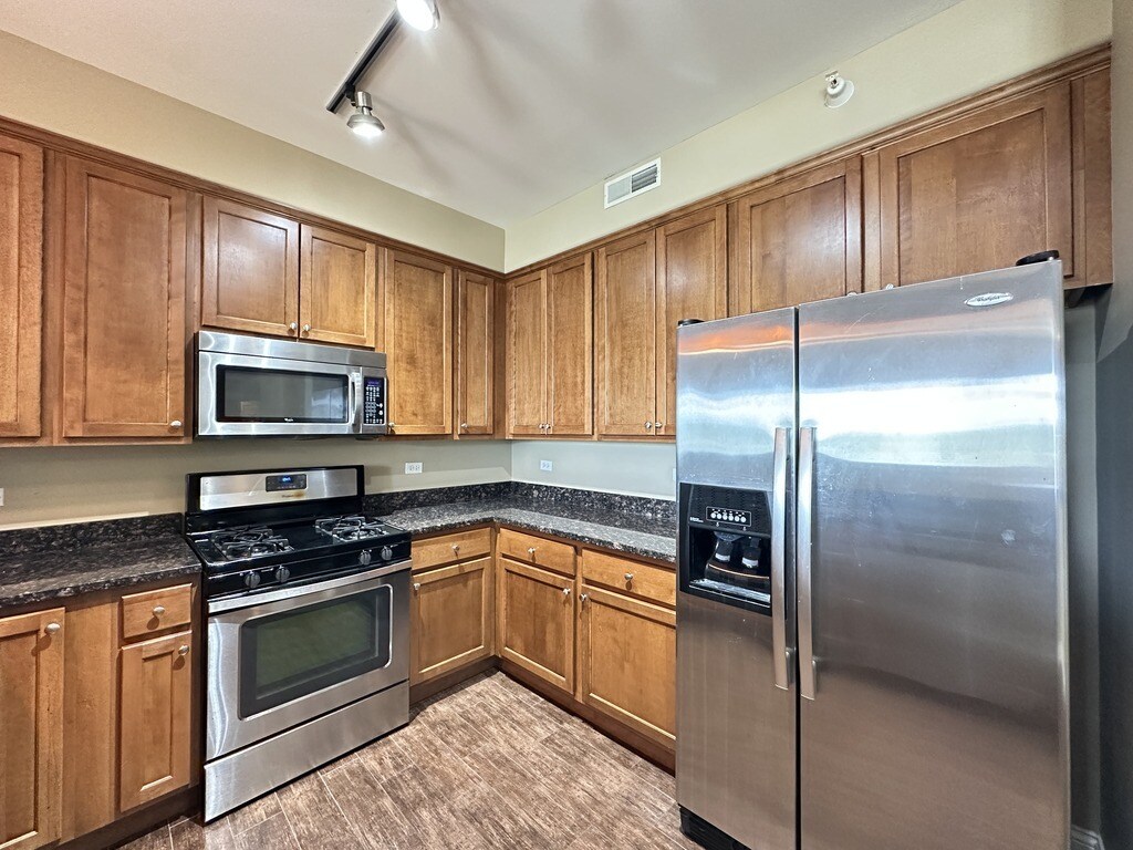 Building Photo - 2 Itasca Place