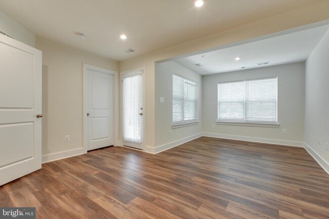 Building Photo - 2546 Buckthorn Dr