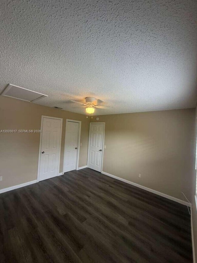 Building Photo - 617 Ixoria Ave