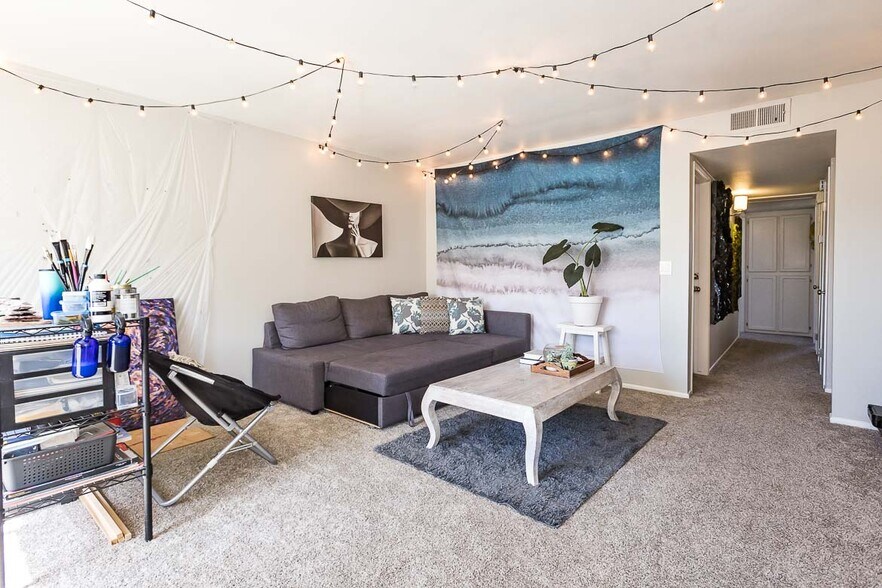 Building Photo - 1750 Prefumo Canyon Rd