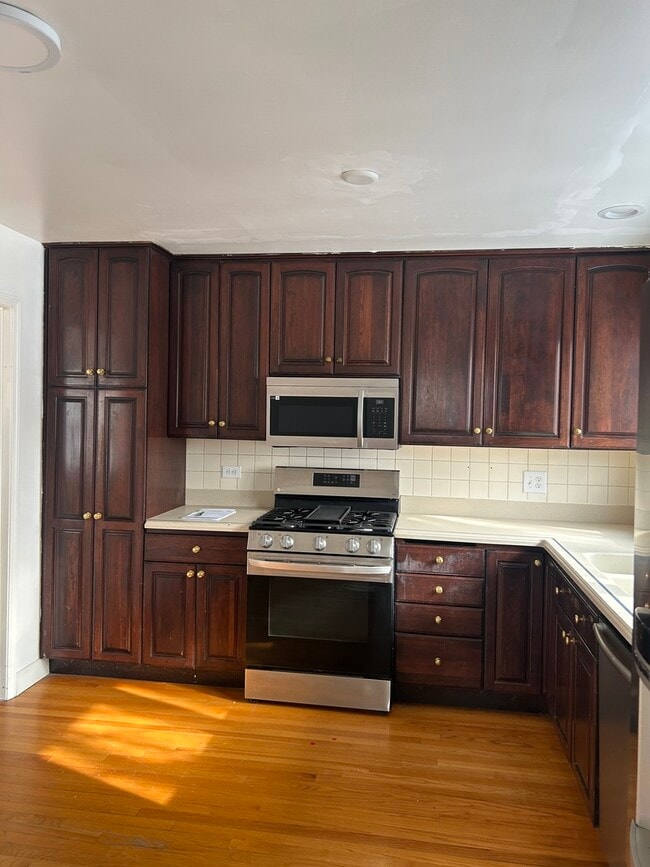 Building Photo - 101 Oakwood Dr