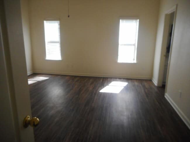 Building Photo - 2925 E Revere Rd